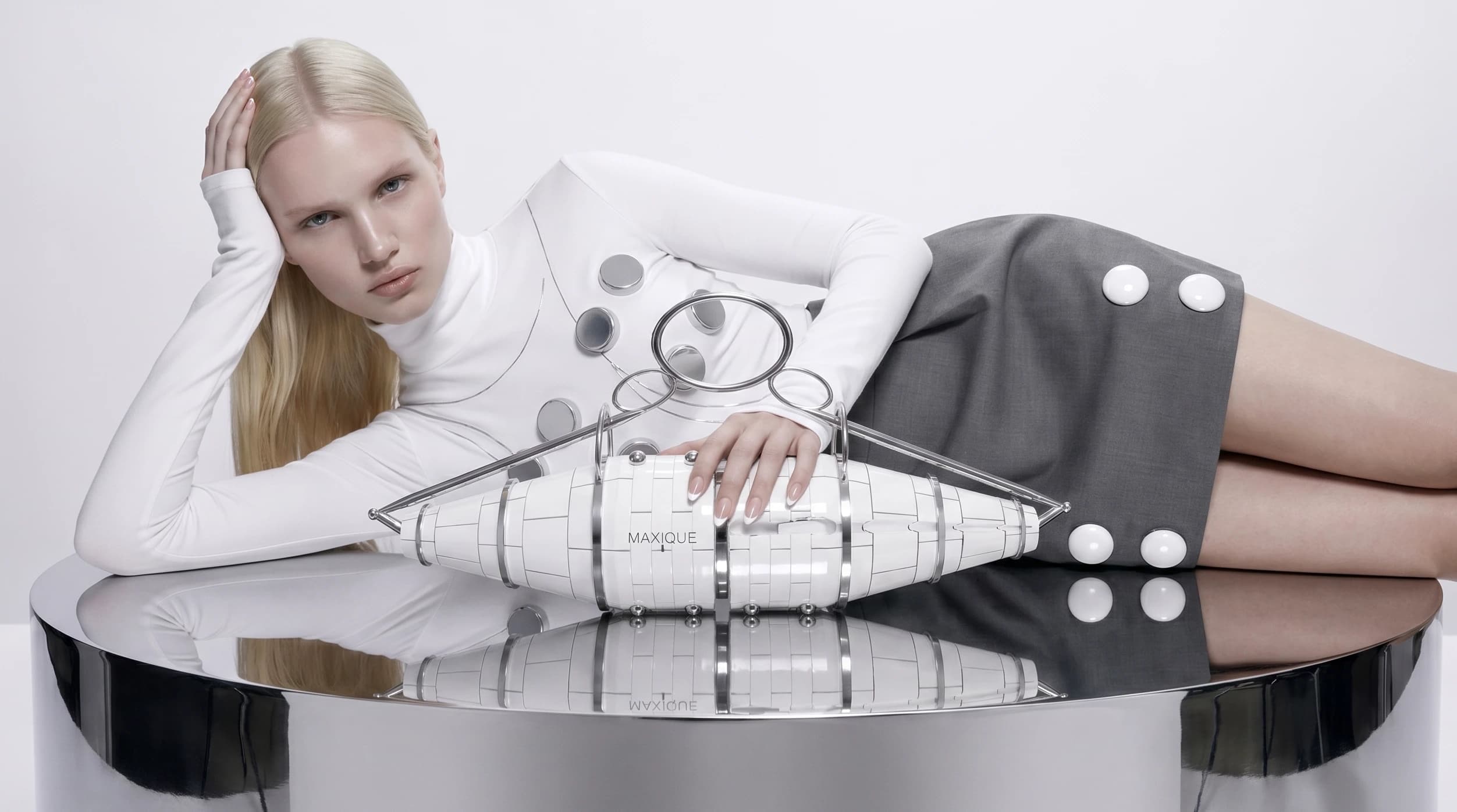 MAXIQUE campaign visual 1