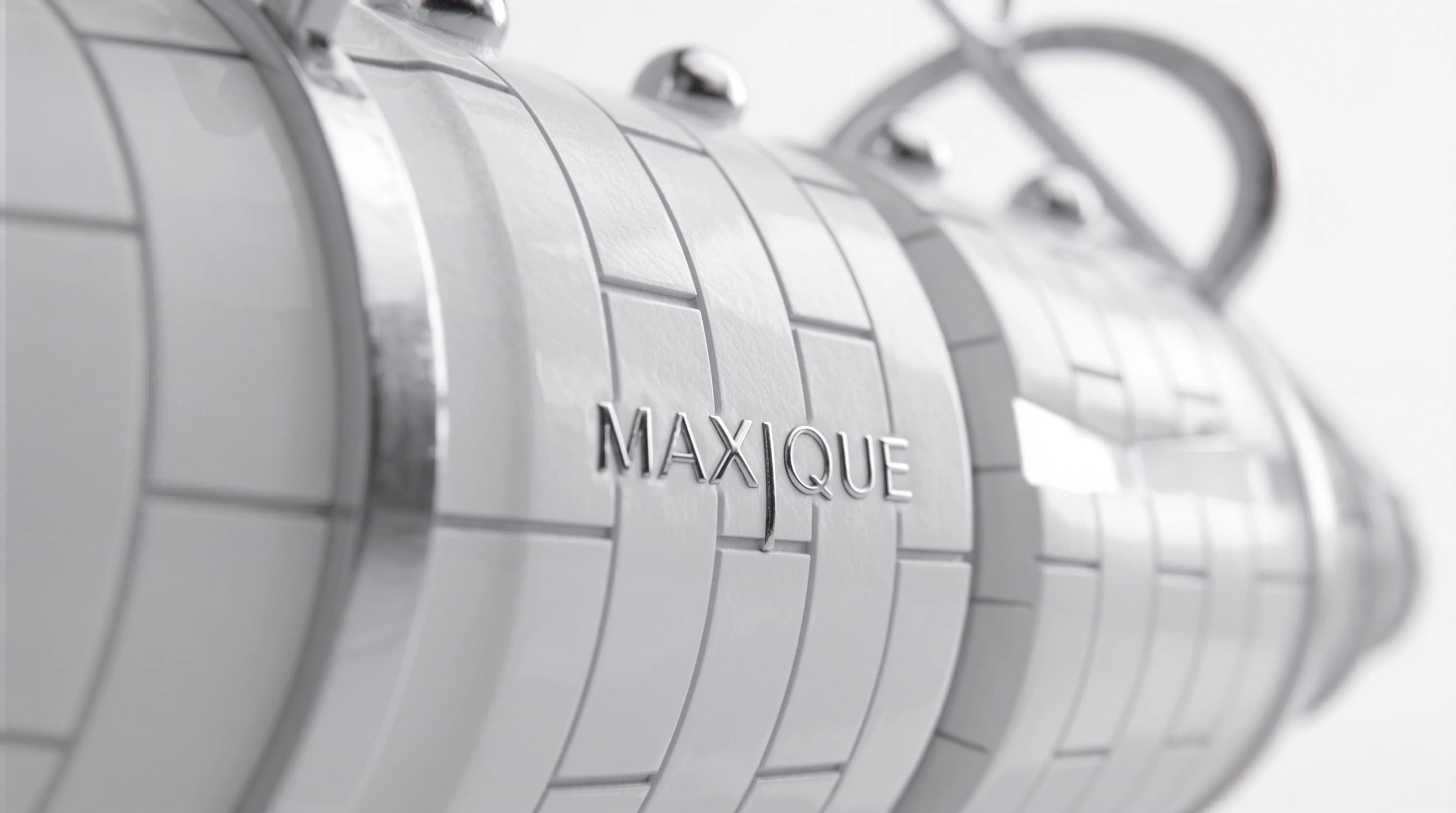 MAXIQUE campaign visual 3